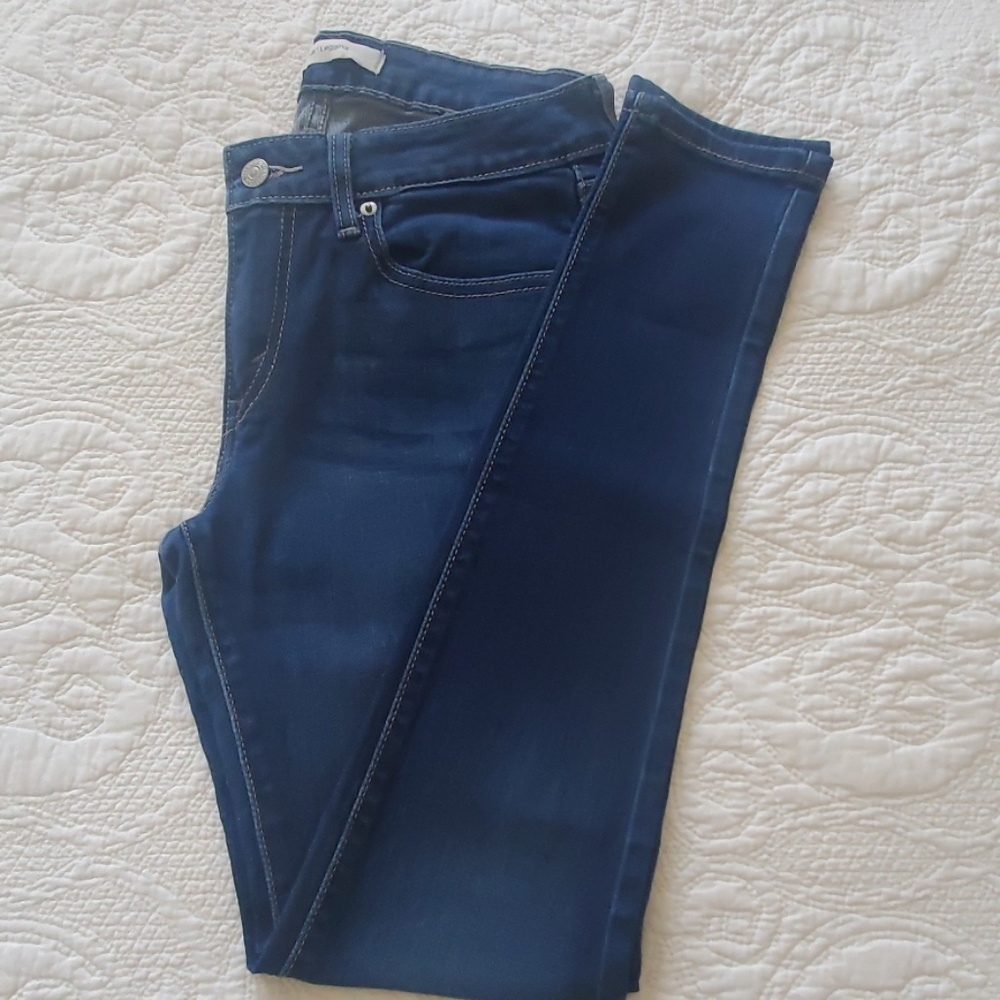 534 Levi Jeggings